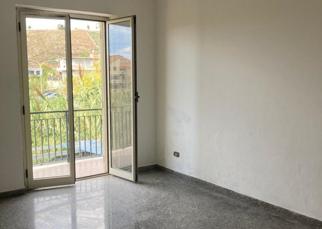 Appartamenti in vendita  150 m², Melito di Porto Salvo, località Centro
