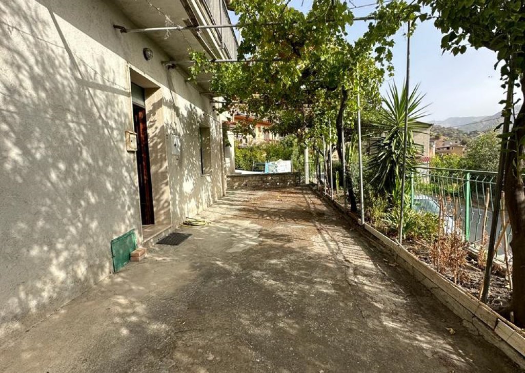 Vendita Appartamenti Melito di Porto Salvo - Appartamento al piano terra con cortile Località Musupuniti