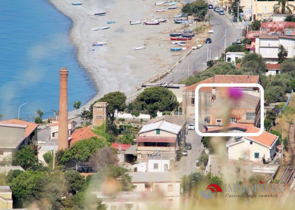 Vendita Palazzi storici Bova Marina - Splendida abitazione d' epoca fronte mare Località Centro